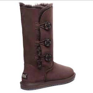 UGG Bailey Button Triplet Three Button Brown Boots Size 8
